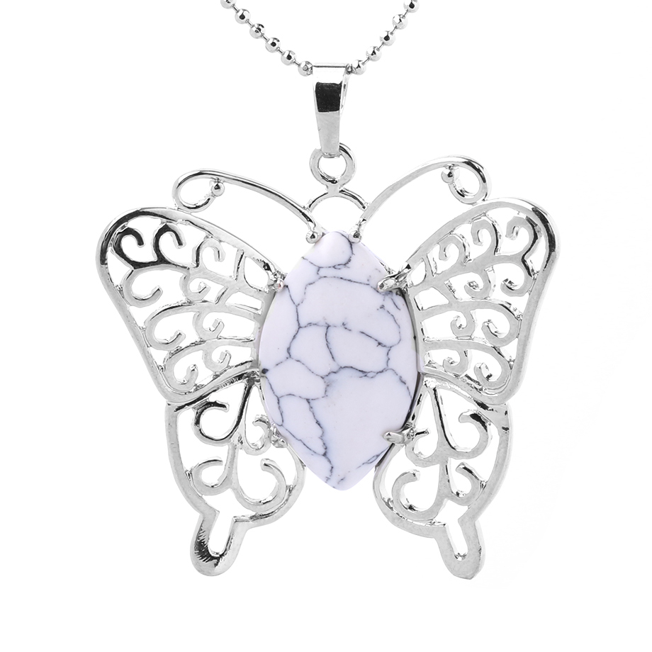 Chaîne et son Pendentif en Howlite - Papillon